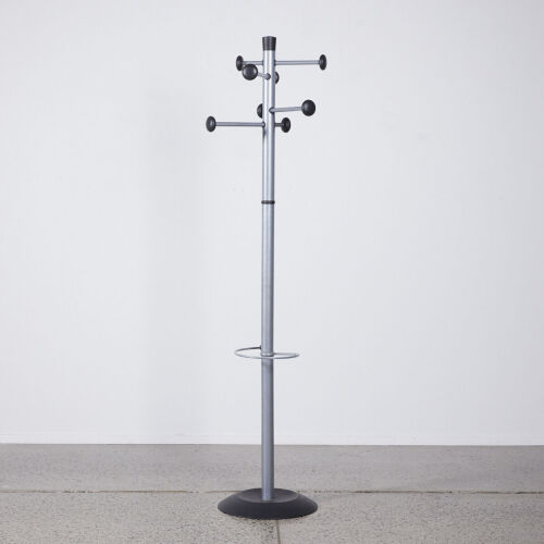 A Kos Lighting Accueil Eight Peg Coat Stand