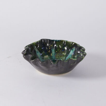 A Green Glazed Wavy Edge Bowl