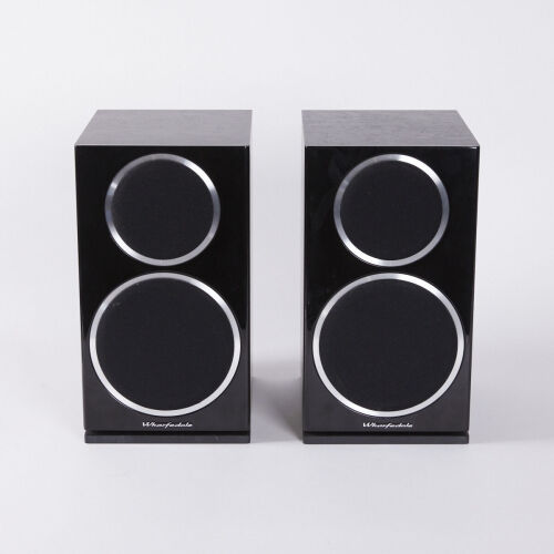 A Pair Of Wharfedale Diamond 220 Book Shelve Speakers