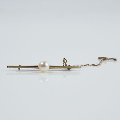 9ct Gold and Pearl Brooch