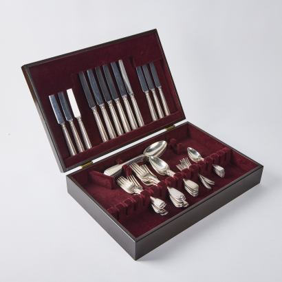 A 48 Piece Sliver Cutler Set