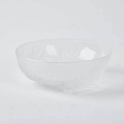 A Frodted Glass Bowl With Grape And Maple Leaf Detail