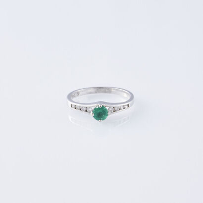 18ct Emerald & Diamond Ring