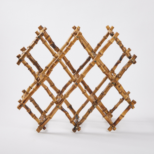 A Foldable Bamboo Wine Rack