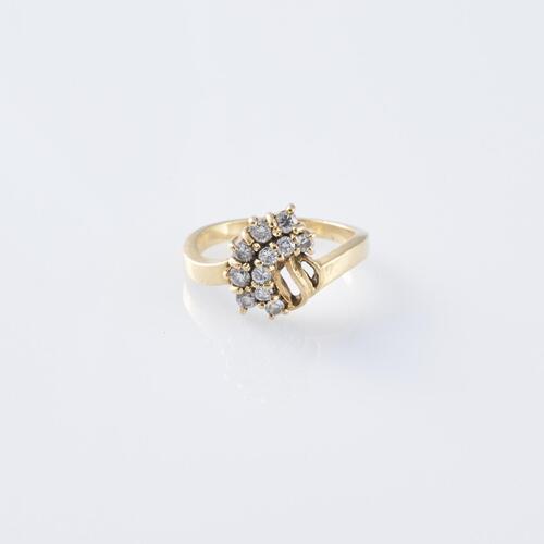 18ct Diamond Ring