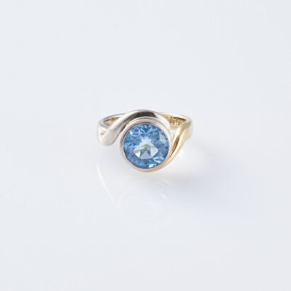 18ct Blue Topaz Ring