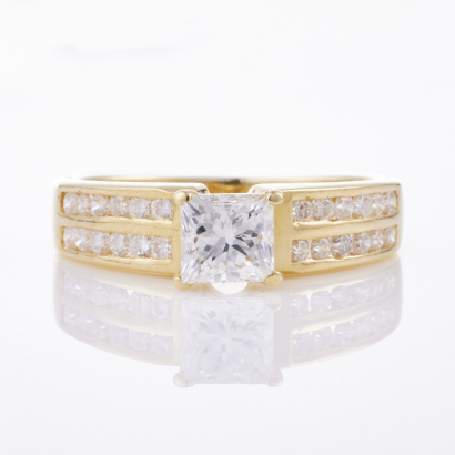 18ct Yellow Gold, Modern, 1.50ct Princess cut Diamond Ring