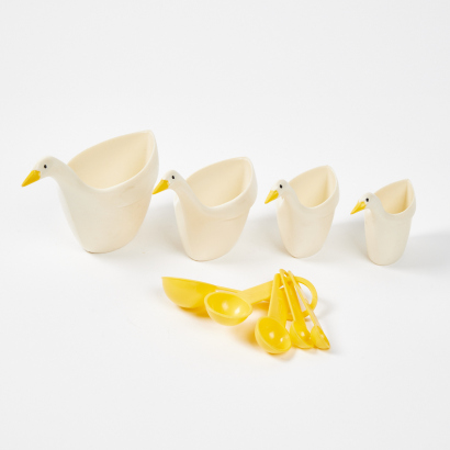A Vintage Five Piece Geese Measuring Cup Set