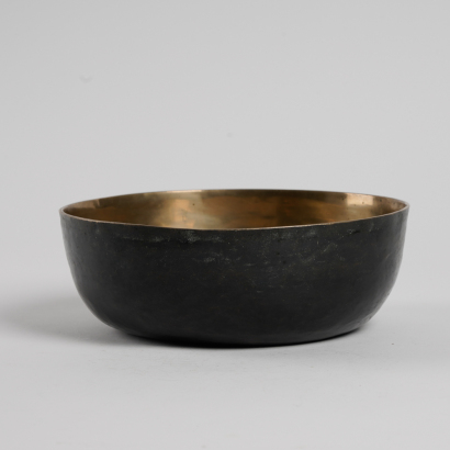 A Chinese Tibet 17C chanting bowl