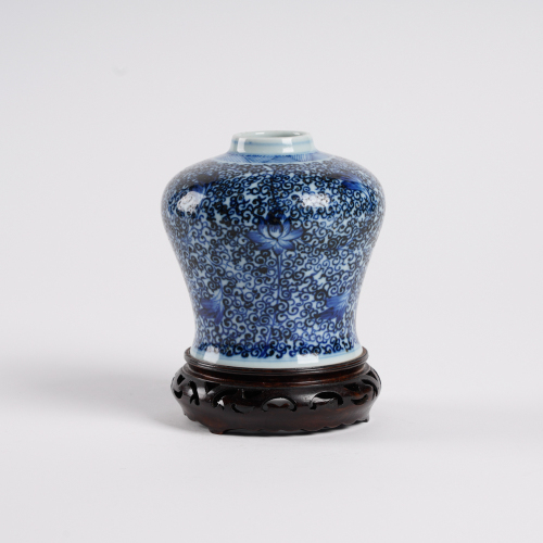 A Chinese Qing dynasty small blue and white Jar (Tianzi stamp)