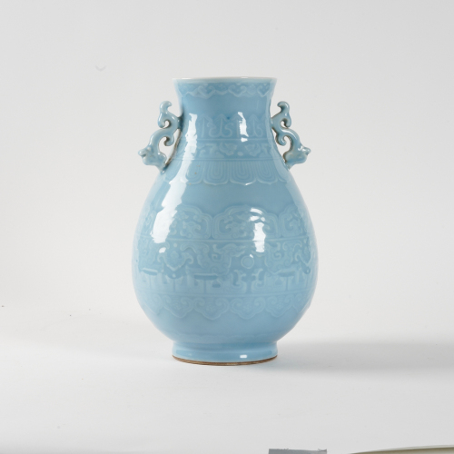 A Chinese celadon-glazed amphora 'Zun'