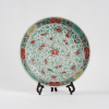 A Chinese Qing dynasty Kangxi period red and green 'floral' large plate - 2