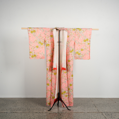 A Japanese mid-20C pink silk ladies kimono