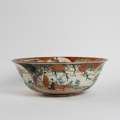 A Japanese Kutani 'figural and flower' large bowl ( Japan Kutani produce)