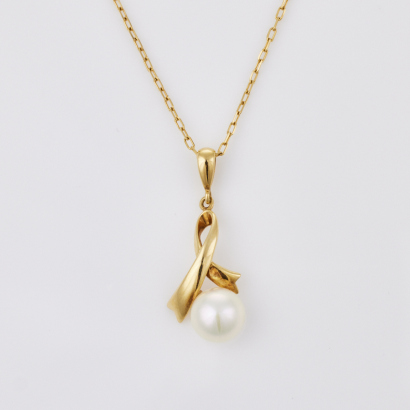 18ct Yellow Gold, Modern Pearl Pendant Necklace