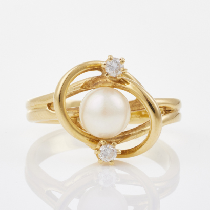 18ct Yellow Gold, Modern Pearl /Diamond Ring