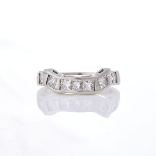 Platinum. .90ct Princess Cut Shaped Diamond Ring