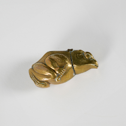 A late 19C-early 20C brass 'frog' match safe, Japan