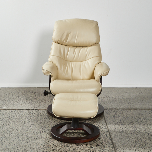 A Synargy Stressless Recliner