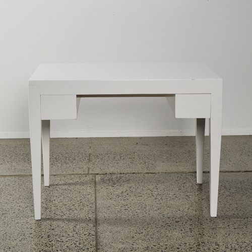 A Cuchi Desk In White