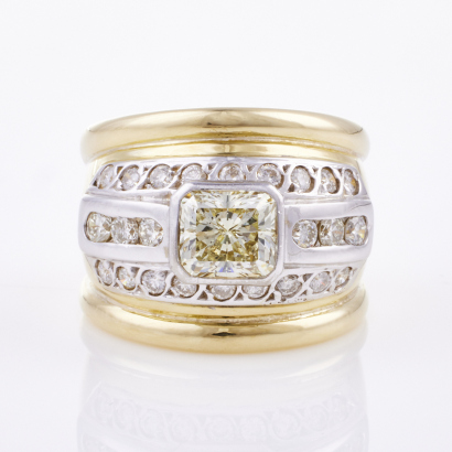 18ct Yellow/White Gold, Fancy Light Yellow, 2.38ct Diamond Dress Ring