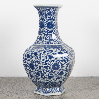 A Chinese blue and white 'floral' hexagonal vase