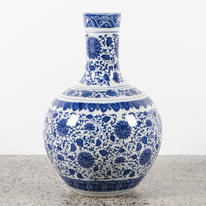 A Chinese blue and white 'floral' large vase