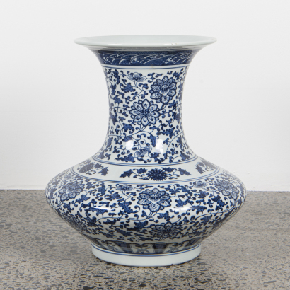 A Chinese blue and white 'floral' vase