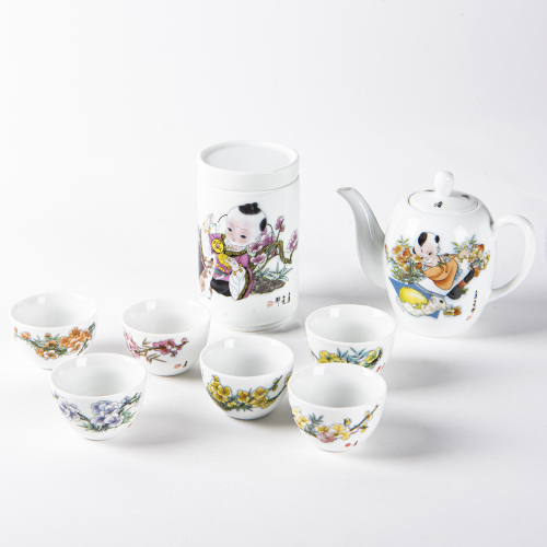 A set of Chinese Jingdezhen ' babies' tea ware
