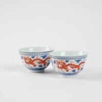 A pair of Chinese blue and white iron-red 'dragon' bowl (Qing dynasty, Jiaqing year mark)