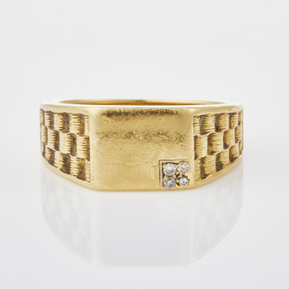 18ct Yellow Gold, Signet ring with Small Diamonds