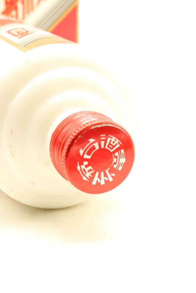 1) 1990 Kweichow Five Star Moutai, 53% ABV, 500ml (GB) 1) 1990 Kweichow Five Star Moutai, 53% ABV, 500ml (GB)