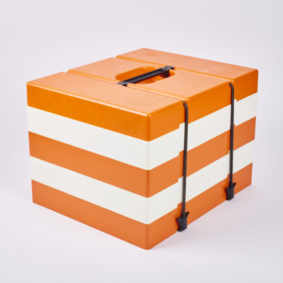 A Retro Pac-A-Pic Perch-Ware Picnic Set