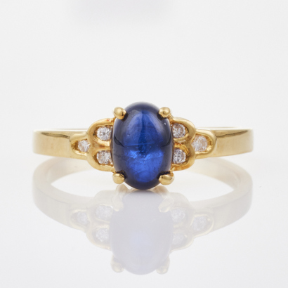 18ct Yellow Gold, Cabochon cut Sapphire / Diamond Ring