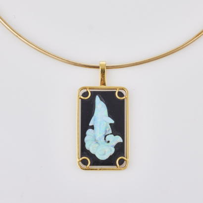 18ct Yellow Gold, Opal Dolphin Cameo/Onyx Pendant