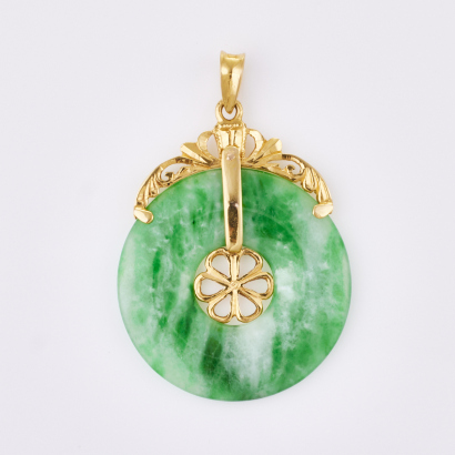 18ct Yellow Gold, Jade Disc Pendant.