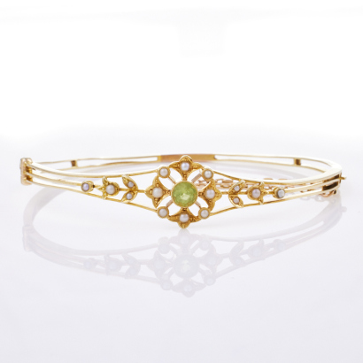 15ct Yellow Gold, Victorian, Peridot / Seed Pearl Bangle