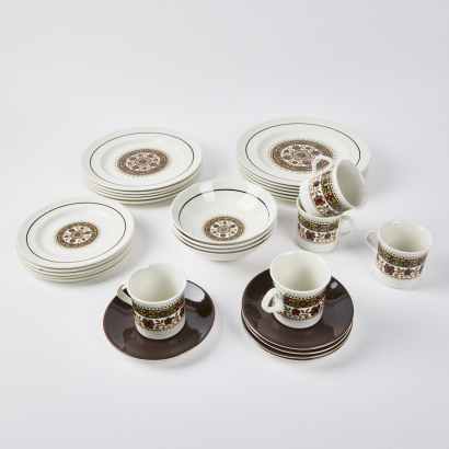 A Ridgway Navajo Ceramics Set