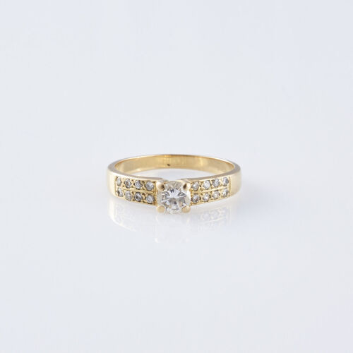 18ct Diamond Ring