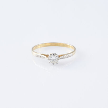 18ct Diamond Ring