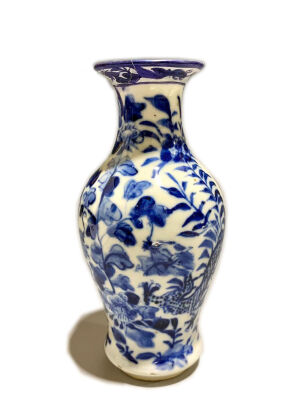 A Chinese Blue and White Dragon Pattern Porcelain Vase (Cracked)