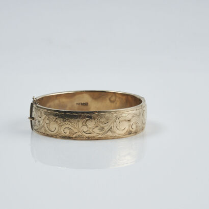 9ct Gold Engraved Snap Bangle