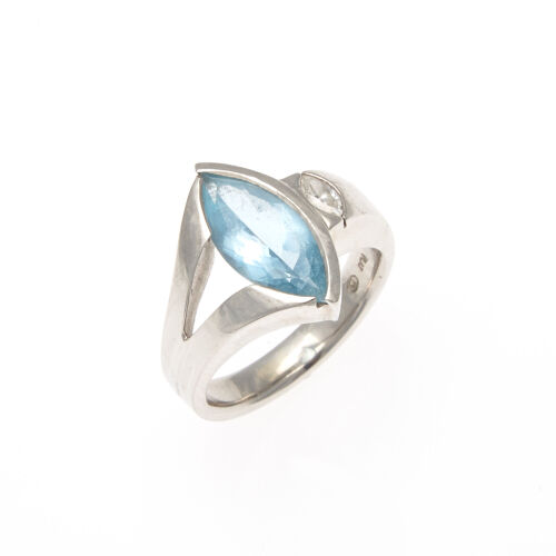 18ct Aquamarine and Diamond Ring