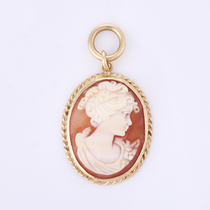 9ct Yellow Gold, Shell Cameo Pendant