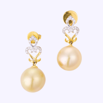 18ct Yellow Gold, Burmese Pearl / .10ct Diamond Earrings