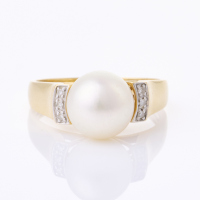 14ct Yellow Gold, Modern, Pearl / .03ct Diamond Ring