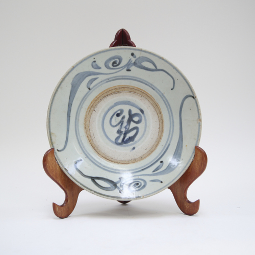 A Chinese 17th century blue and white 'fu' large plate (minor chips on the rim and line)