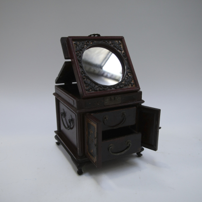 A late Qing dynasty Chinese dressing case