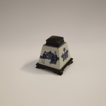 A Chinese blue and white 'figural' small water pot
