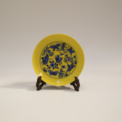 A Chinese blue and white yellow glazed 'butterfly' dish